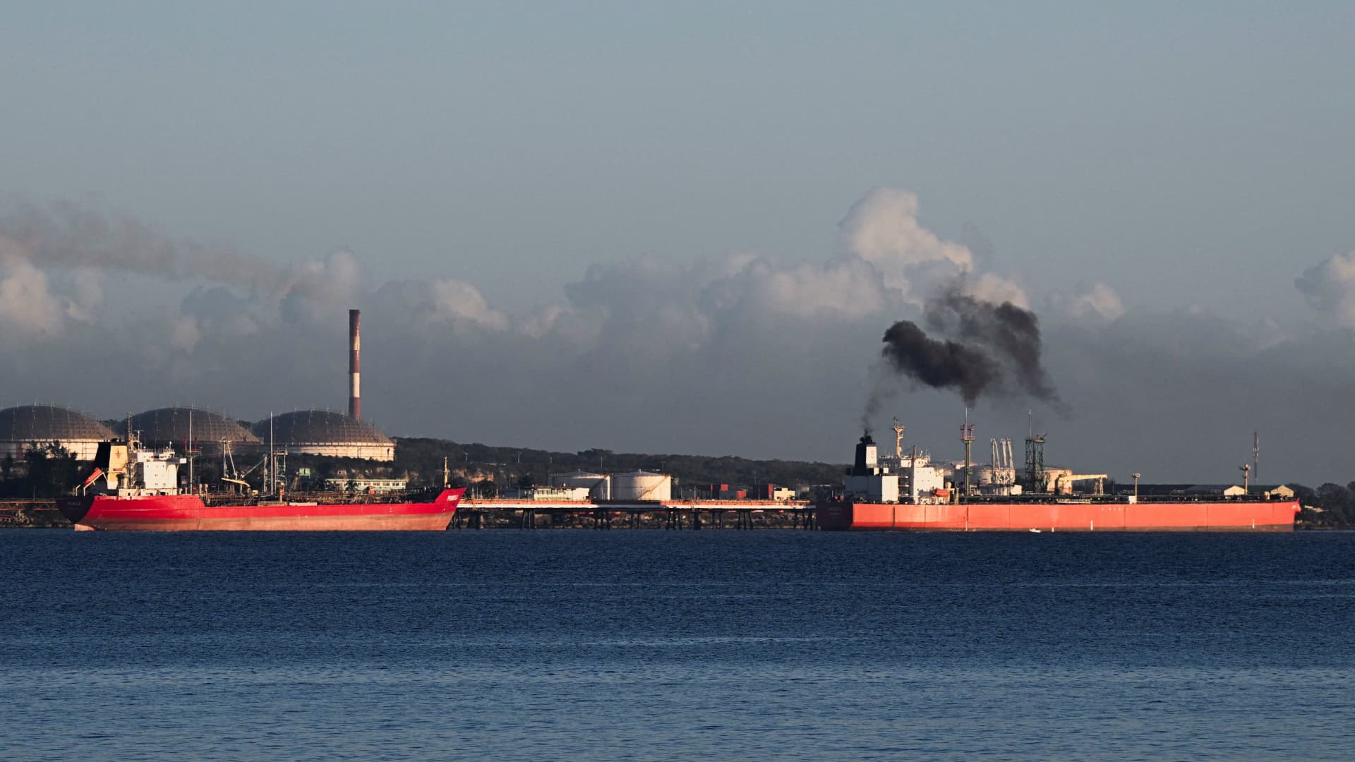 Trump says no more Venezuelan oil or money to go to Cuba, pushes for deal