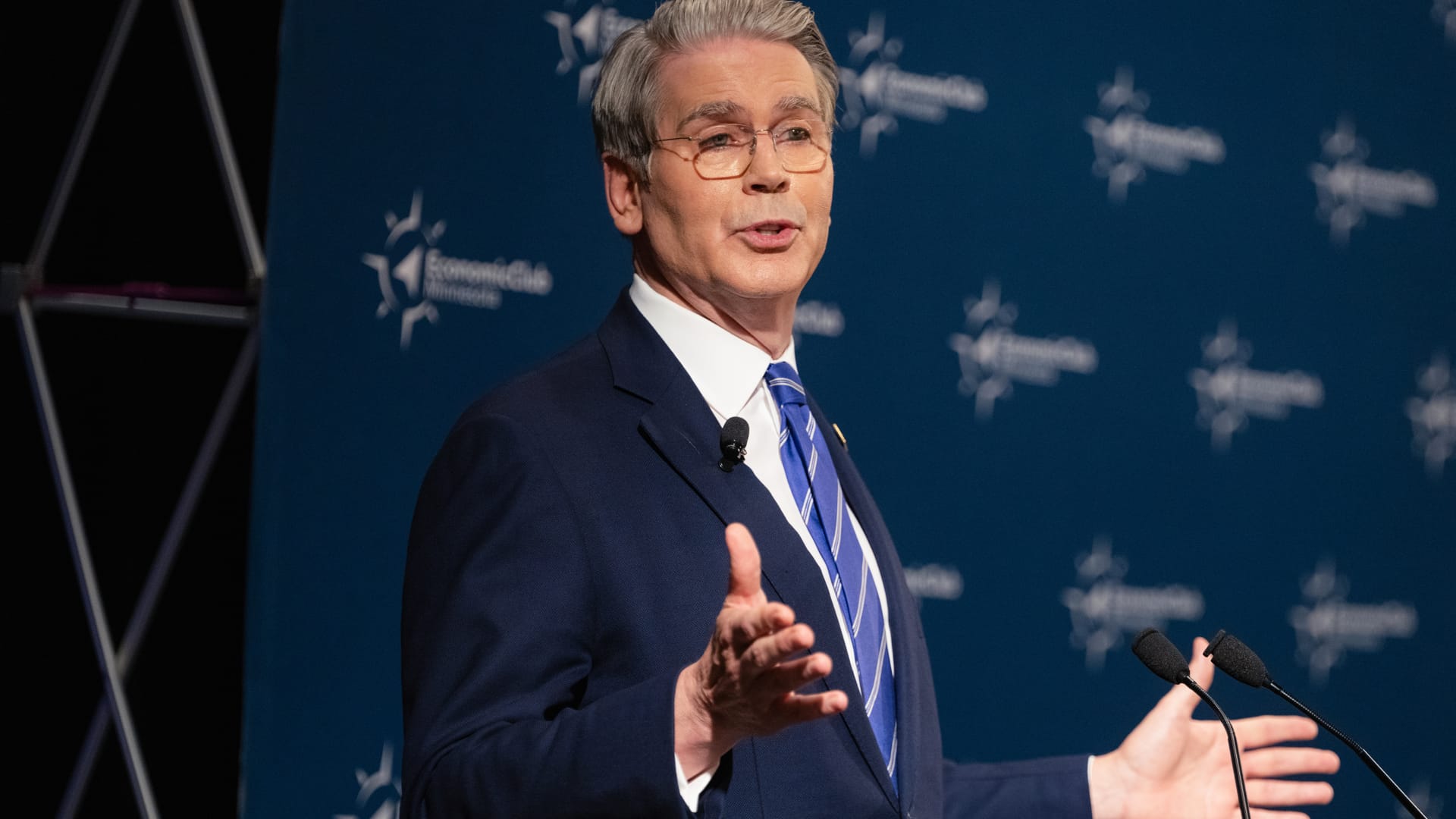 Bessent: Unlikely Supreme Court will overrule tariffs, Trump's 'signature economic policy'