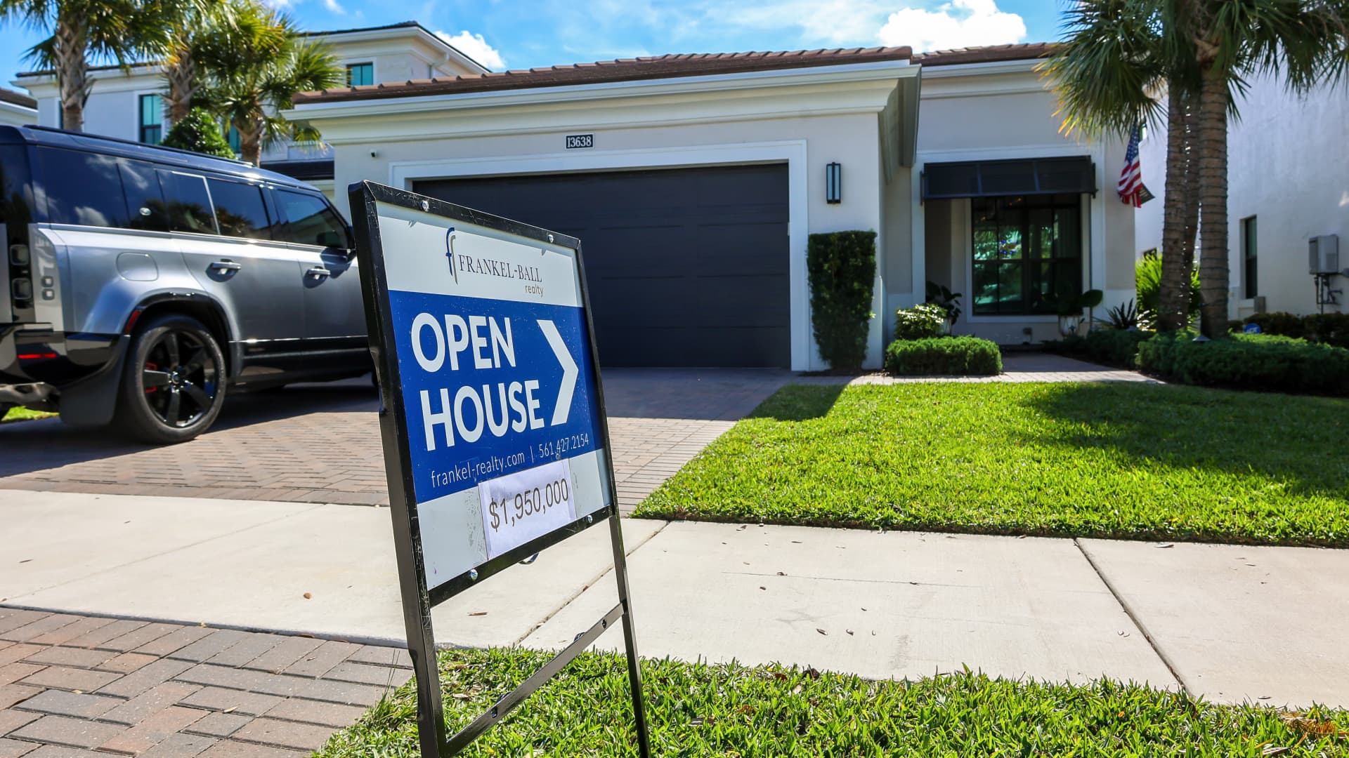 Pending home sales drop sharply in December, dampening 2026 outlook