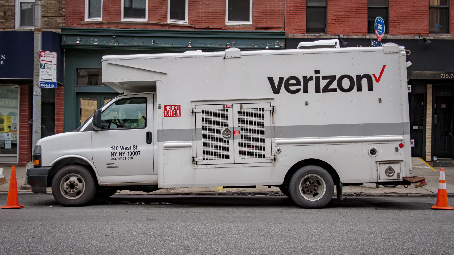 Verizon's network down for tens of thousands of users in US, Downdetector shows