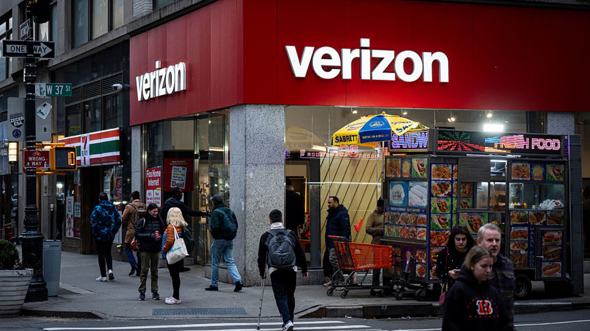 Verizon offers $20 credit to customers affected by massive wireless outage