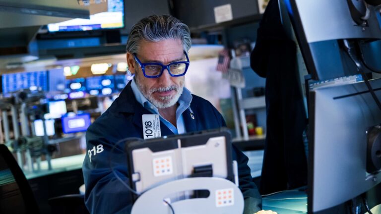 How pro traders are playing defense against this selloff, according to JPMorgan strategists