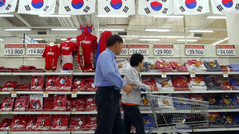 South Korea grows 1.5% in fourth quarter, missing forecasts as domestic demand weakens