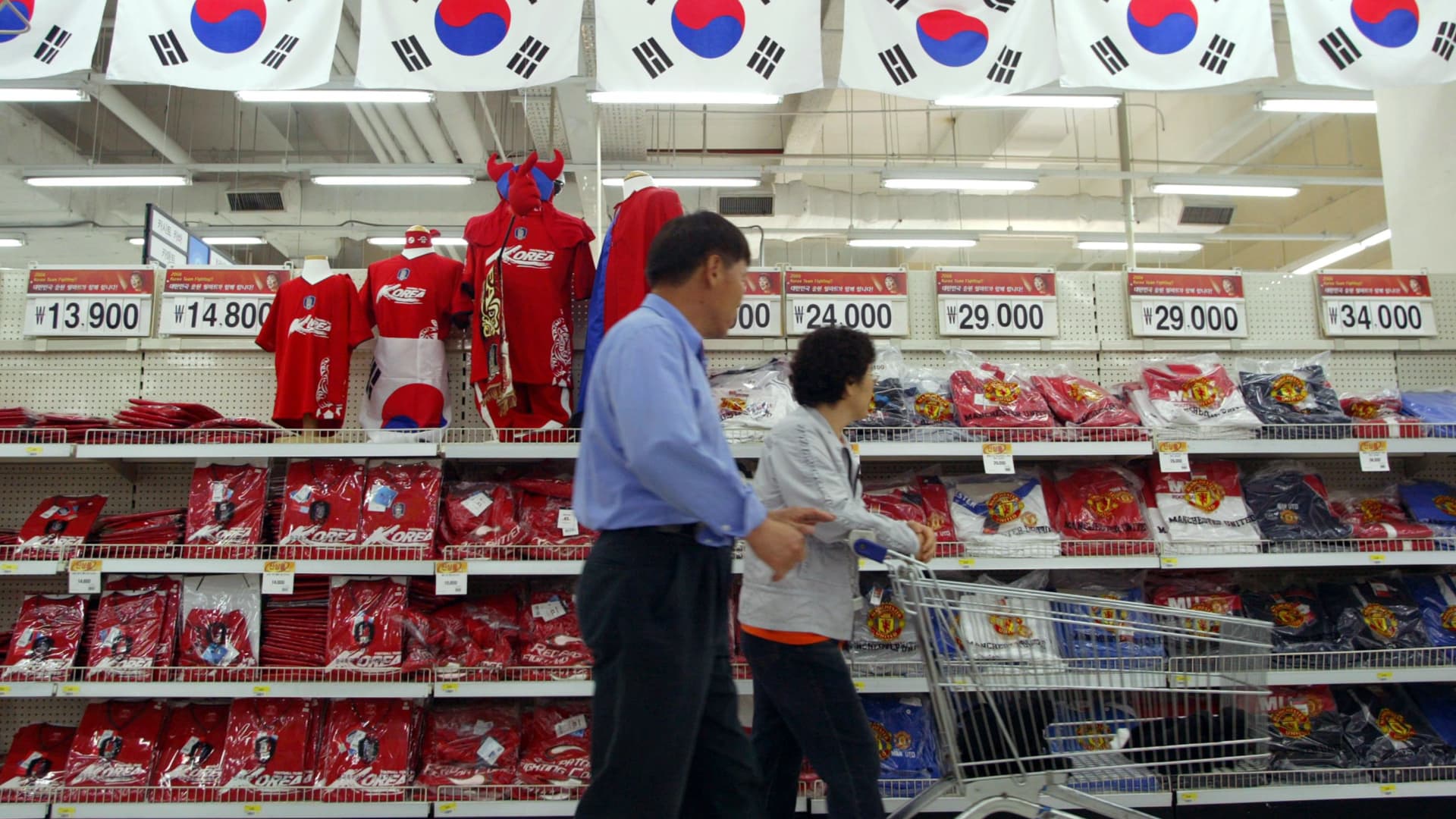 South Korea grows 1.5% in fourth quarter, missing forecasts as domestic demand weakens