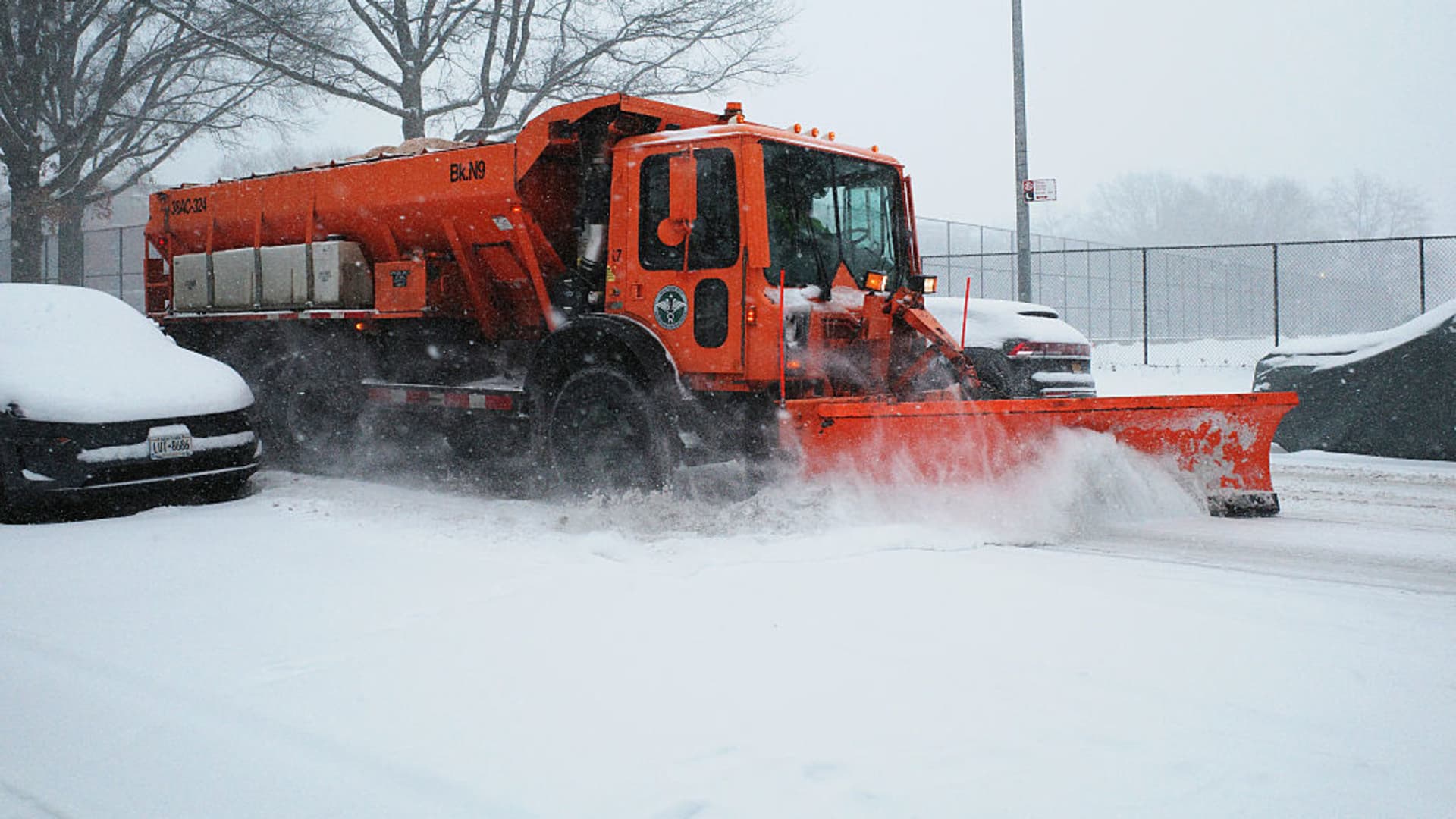 Powerful storm threatens East Coast including parts unaccustomed to heavy snow