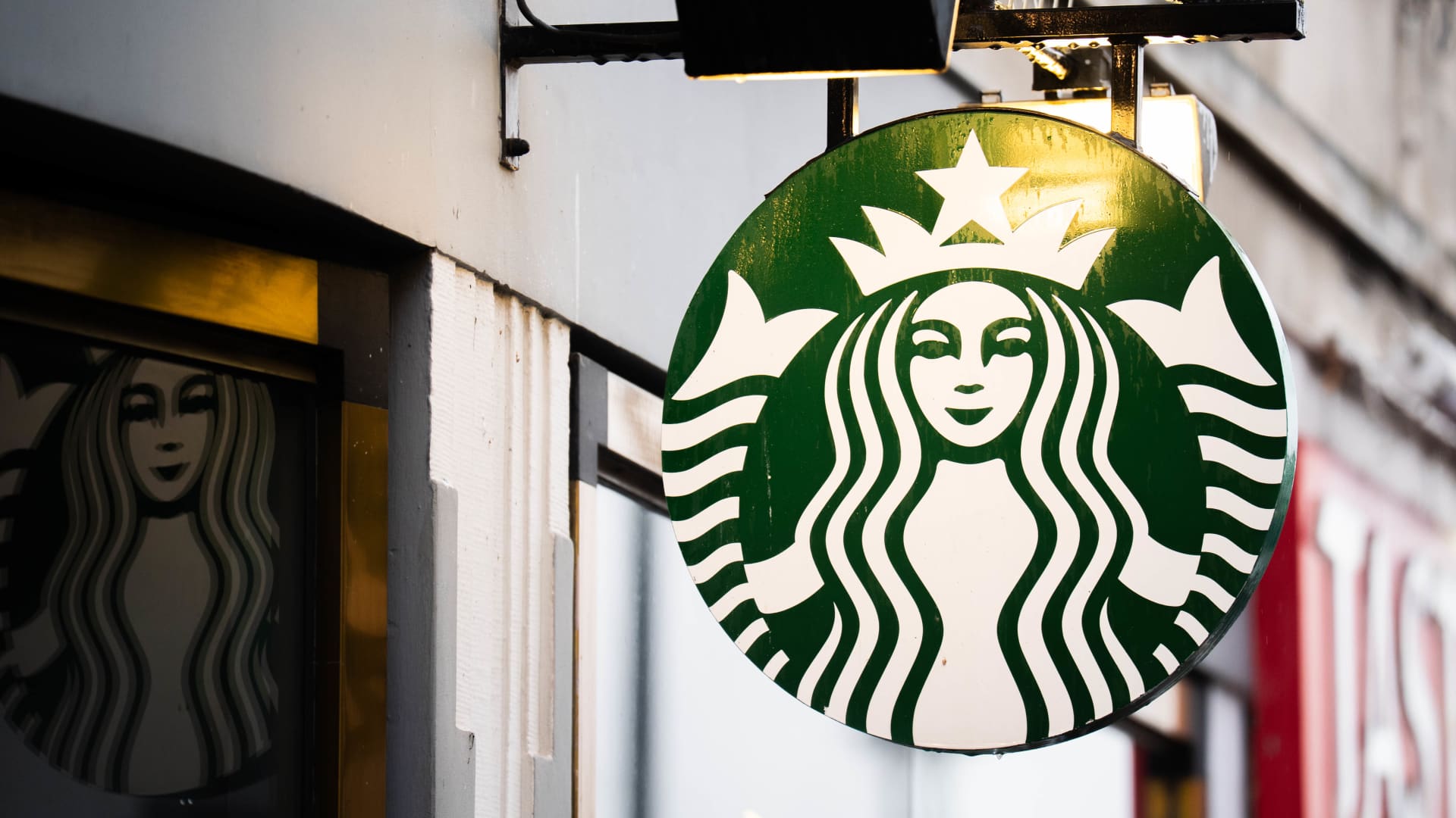Why we chose to keep our Starbucks rating despite strong quarter and investor day