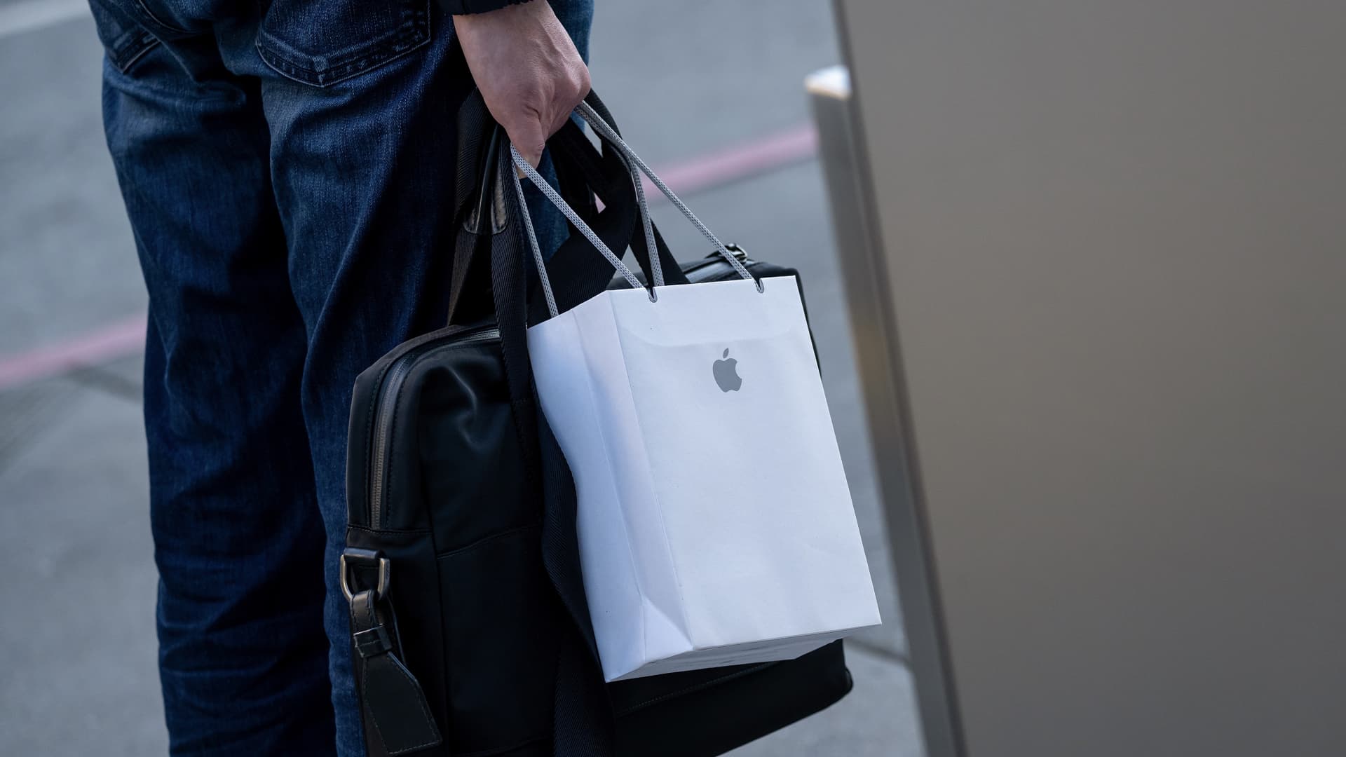 Stocks making the biggest moves after hours: Apple, Robinhood, Visa, Sandisk and more