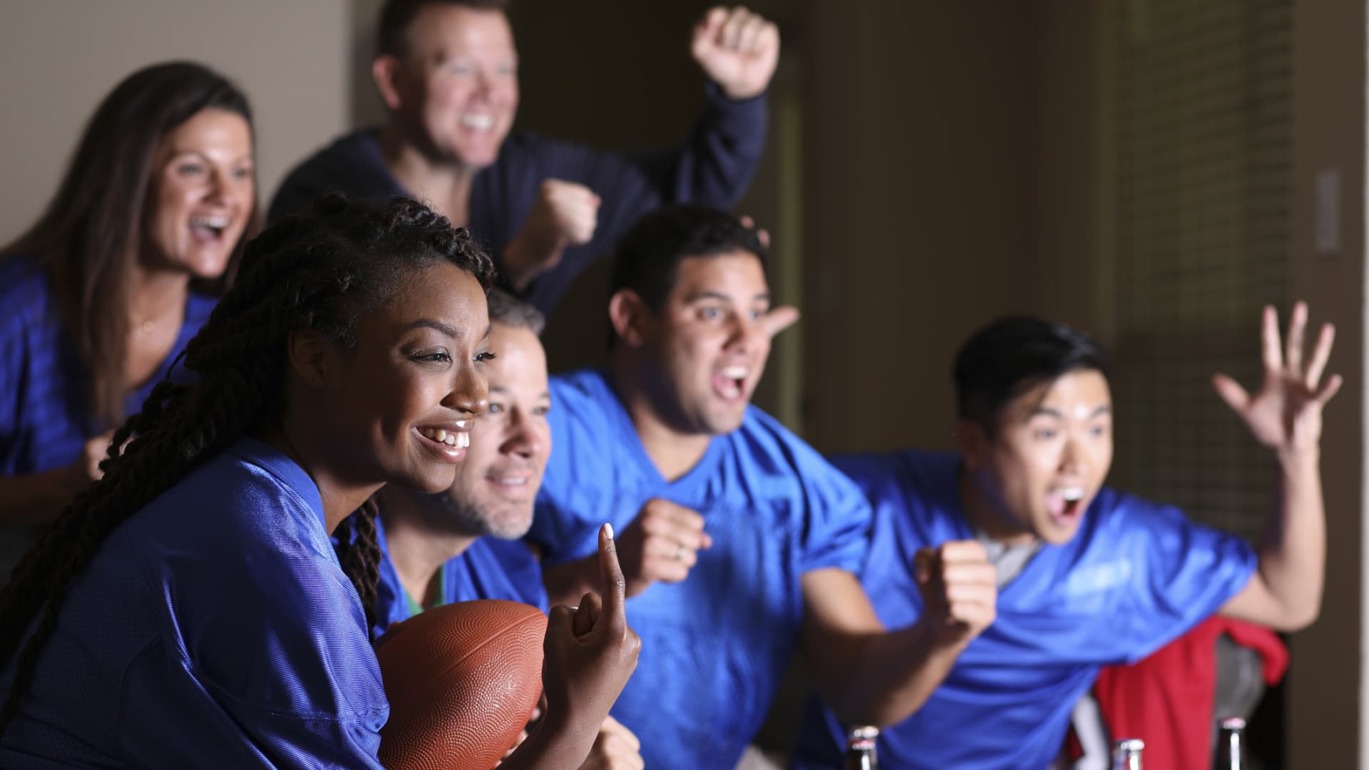 How to stream football’s biggest game for less with Amex and Mastercard credit card perks