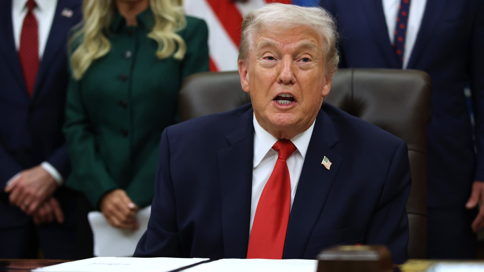 Trump says he will announce a replacement for Powell as Fed chair Friday morning