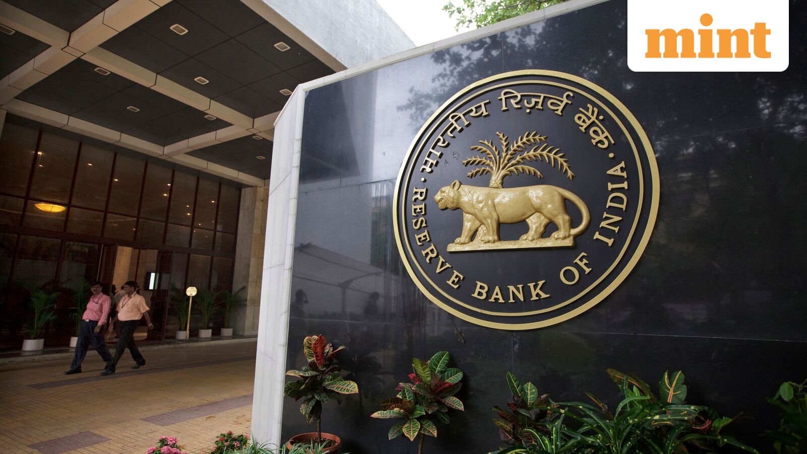 Market bats for continued OMOs, currency swaps to RBI as liquidity pinches