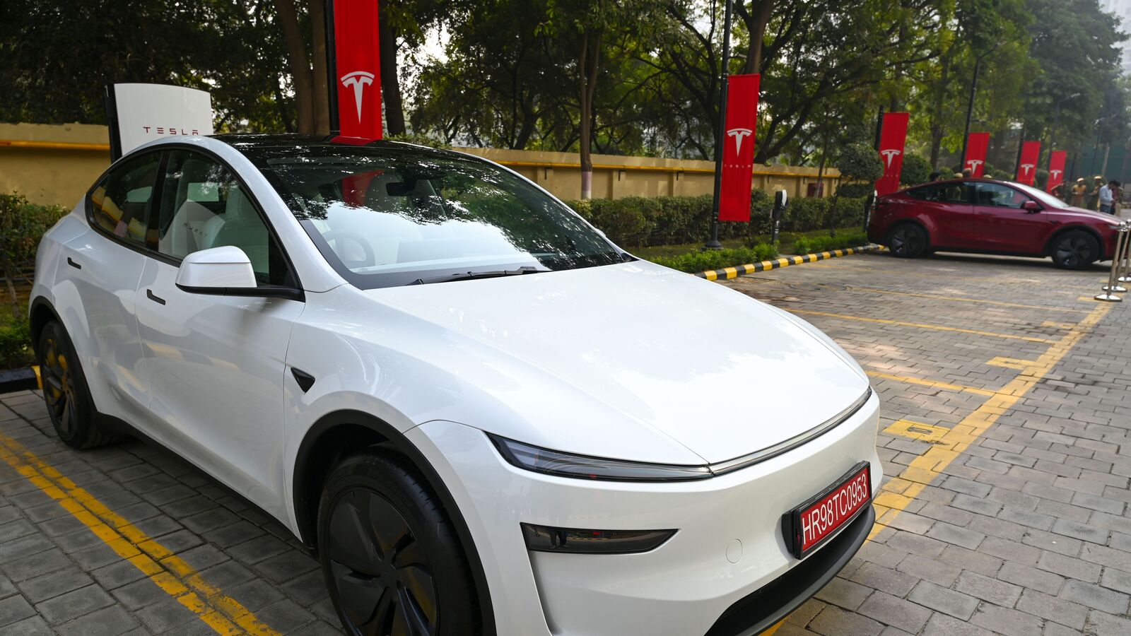 Tesla stock drops over 2.5% intraday after Q4 vehicle deliveries decline 16% — Details here