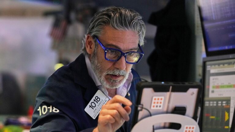 Wall Street declines as investors digest bank earnings