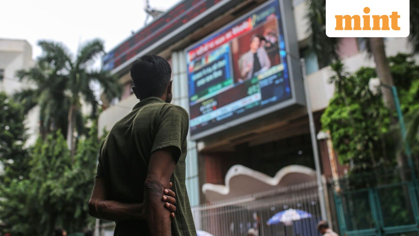 FPIs selling in Indian stock market continues;  ₹22,500 crore withdrawn in January so far | Stock Market News