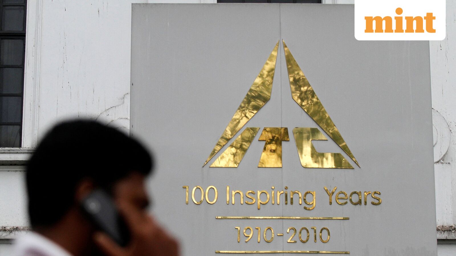 Up in smoke! LIC loses over  ₹11,400 crore in 2 days amid 14% crash in ITC shares on tobacco tax hike