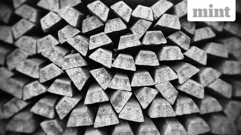 Silver rate today LIVE: MCX silver trades flat as white metal erases early gains in international market