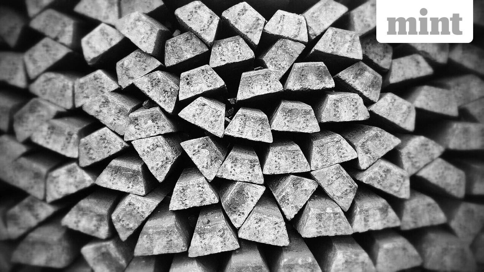 Silver rate today LIVE: MCX silver trades flat as white metal erases early gains in international market
