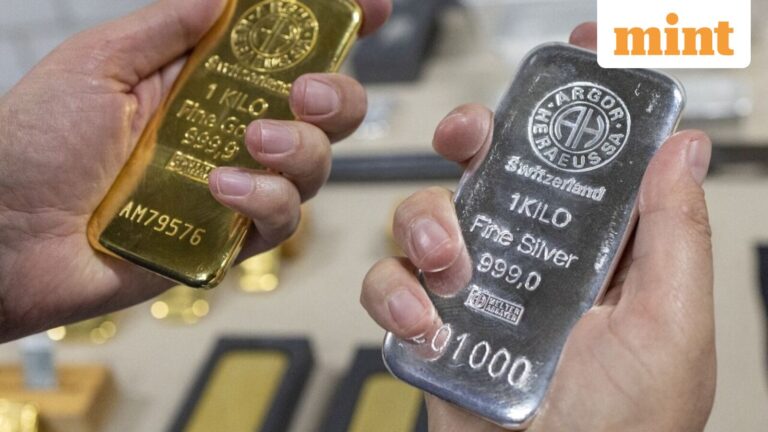 Gold rates today: MCX gold crashes  ₹15,200 per 10g, silver plunges  ₹72,000 per kg on firm US dollar