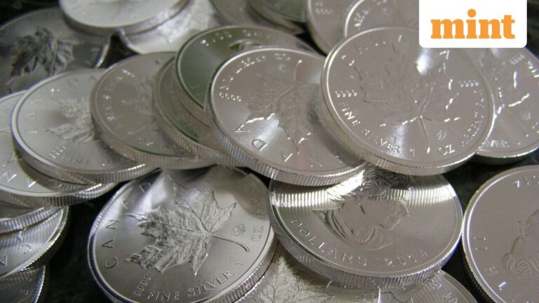 Silver rate today rises  ₹13,500 on MCX to  ₹2,49,900 amid US-Venezuela conflict. Is it the right time to invest?