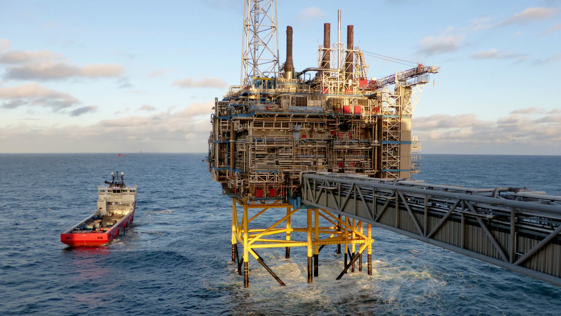 This oil services stock had a tremendous run. Trading its options may be a wiser move right now