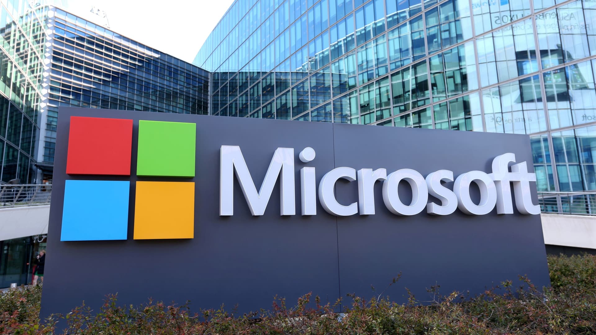 Software stocks are selling off, but this big name may be worth another look, charts show