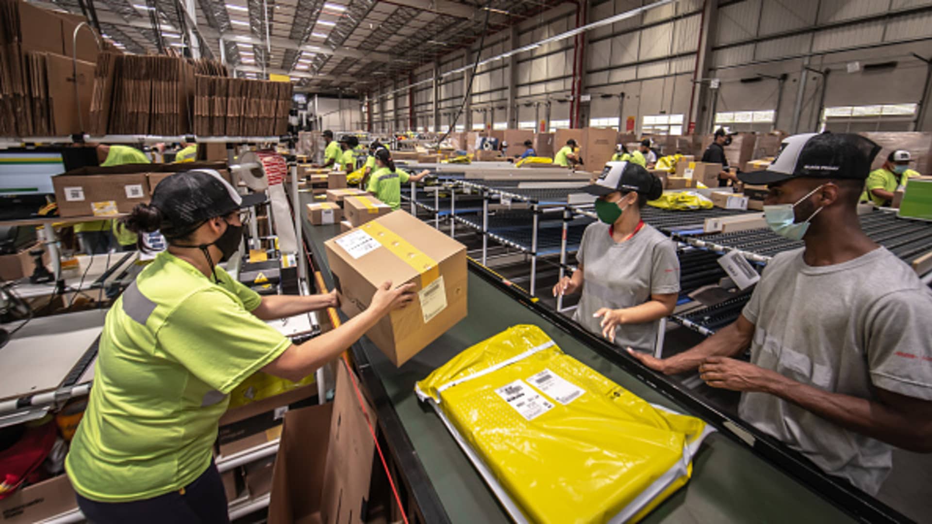 This Latin American rival to Amazon reports earnings this week. How to trade it with options