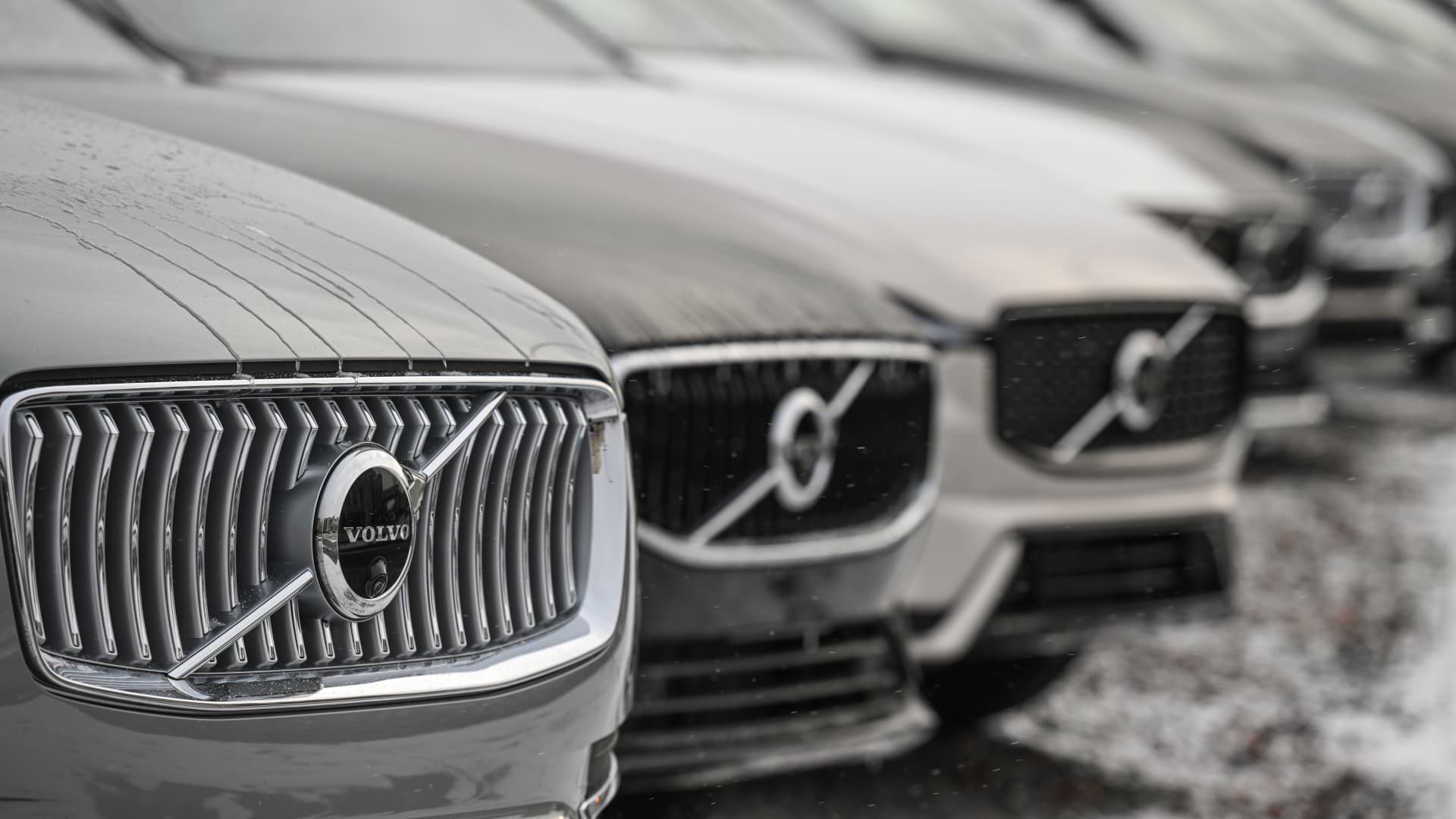 Sweden’s Volvo Cars on track for worst trading day ever as shares plunge over 19%