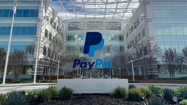 PayPal sees 2026 profit below estimates, holiday-quarter results fall short