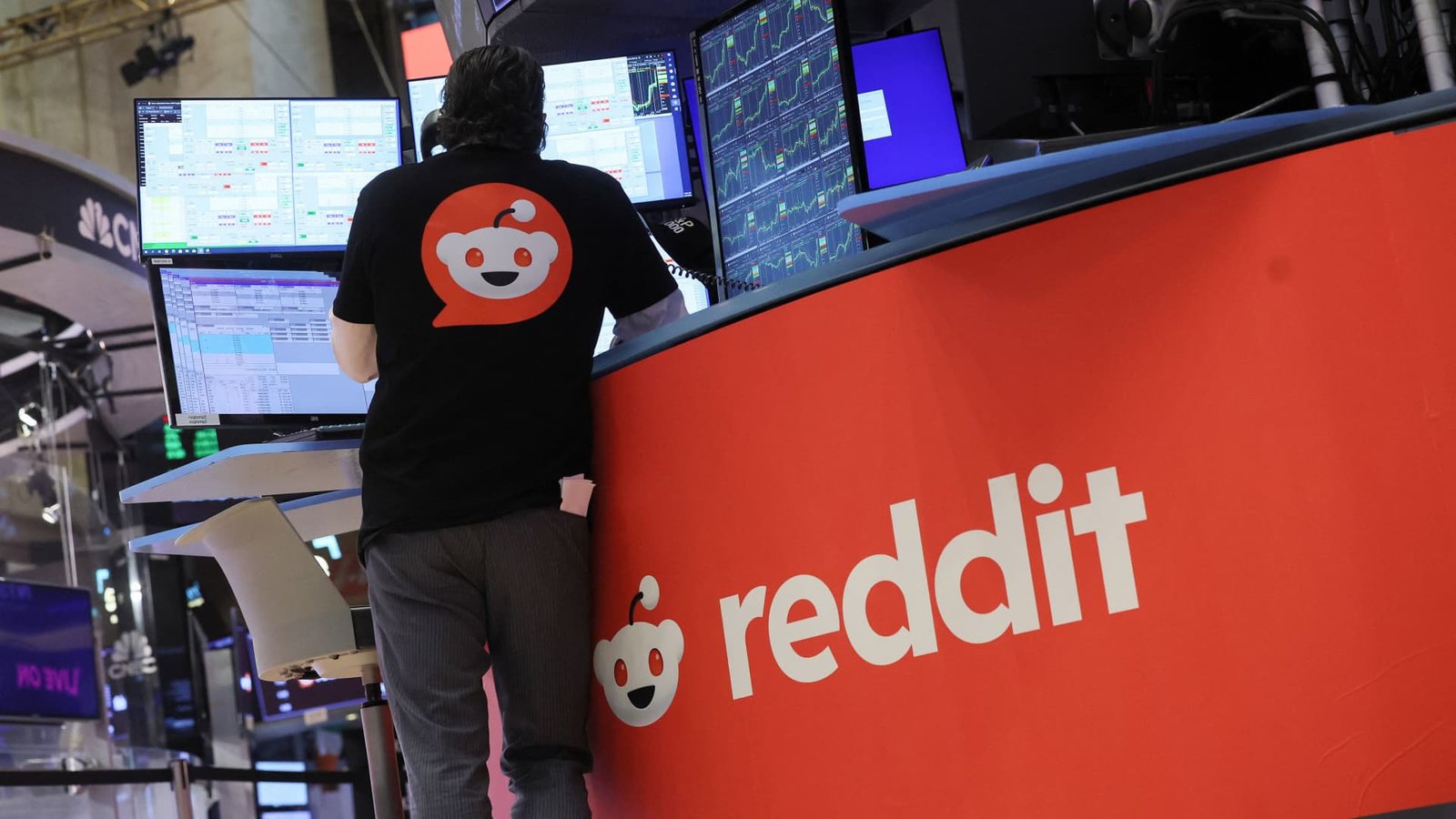 Here are Friday's biggest analyst calls: Nvidia, Amazon, Micron, Reddit, Roblox, Estee Lauder, Palantir & more