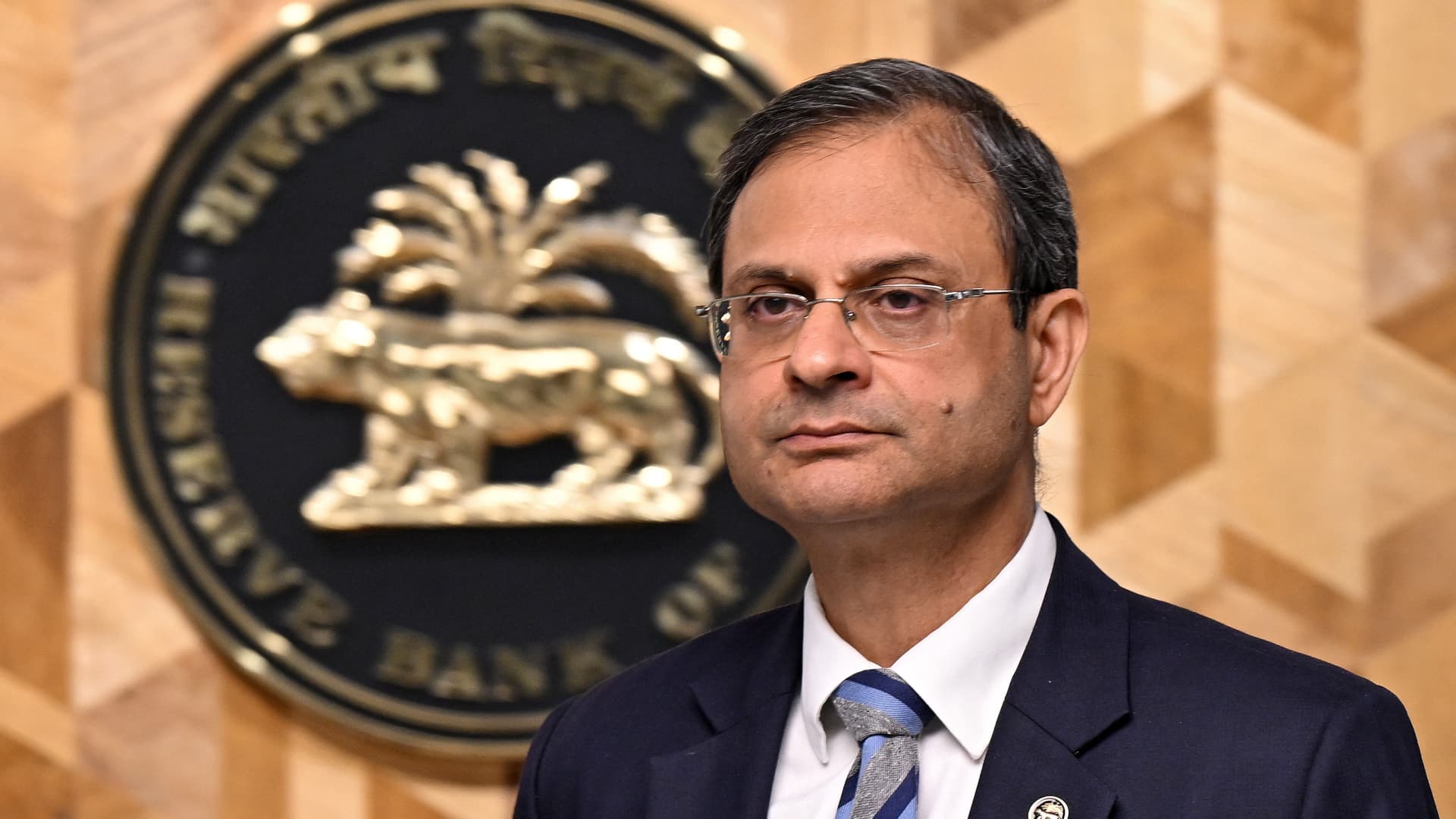 India's central bank keeps policy rates steady at 5.25% as U.S., EU trade deals ease growth concerns