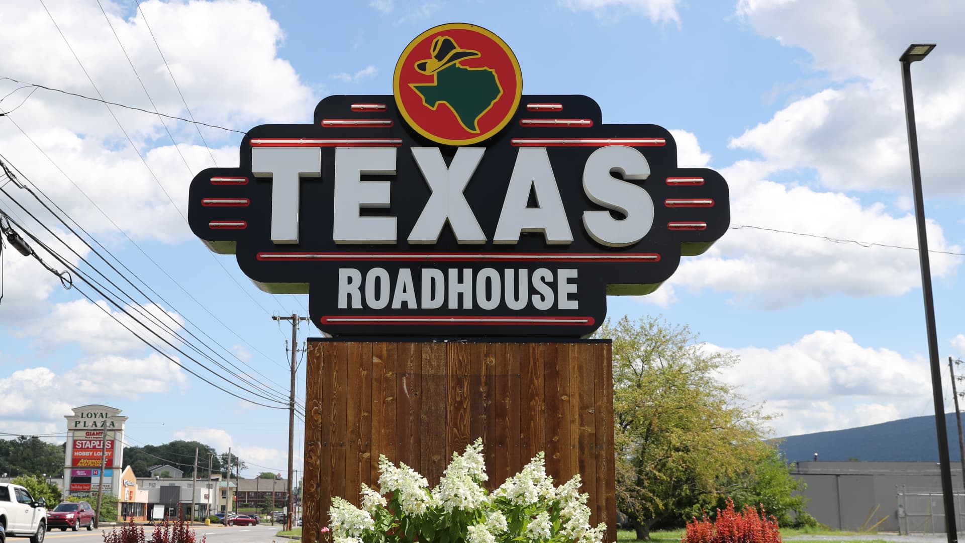 Texas Roadhouse gets a pass from Wall Street. What's next might be out of its control