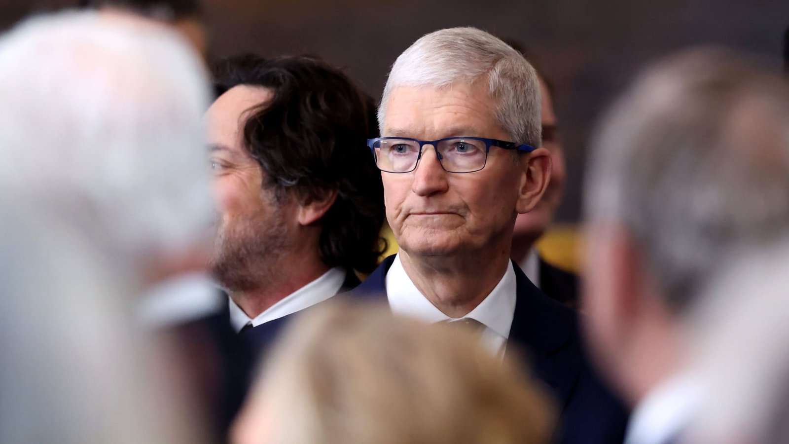 Apple has worst day since April as company faces FTC scrutiny, Siri delay reports