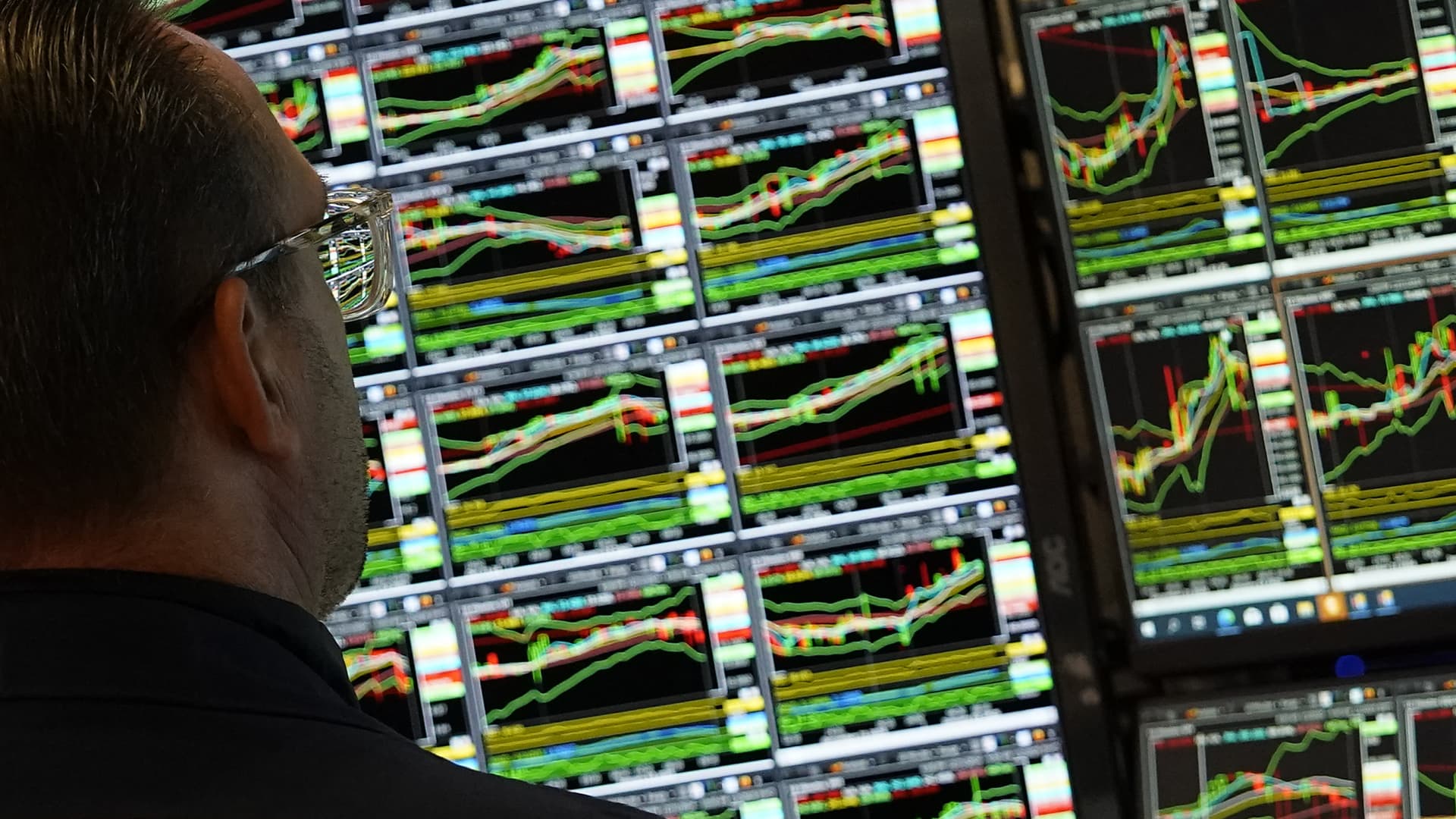 Amazon spending may not be that concerning — plus, bank stocks post-State of the Union