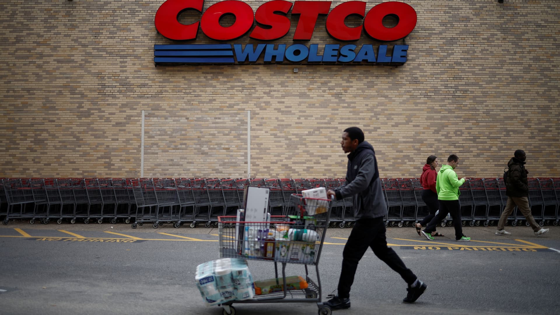 JPMorgan sees a consumer boost from Trump's tax cuts. This retailer will be the biggest winner