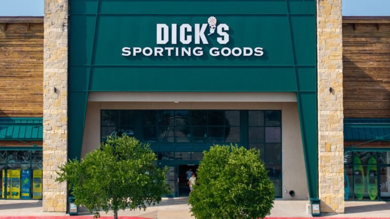 Baird upgrades Dick’s Sporting Goods on Foot Locker recovery and growing market share