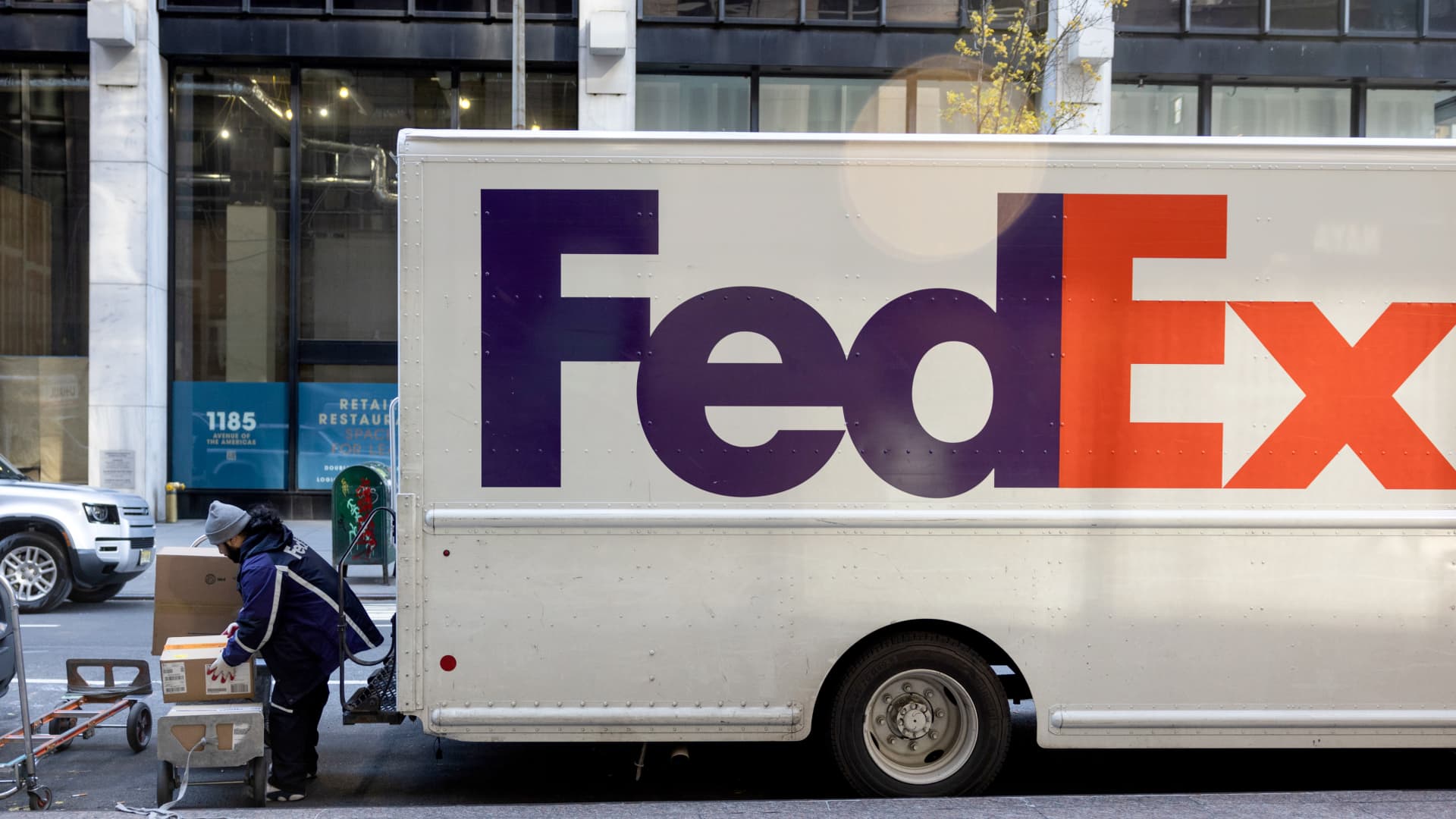 FedEx sues U.S. seeking full refund of Trump tariffs days after Supreme Court ruling