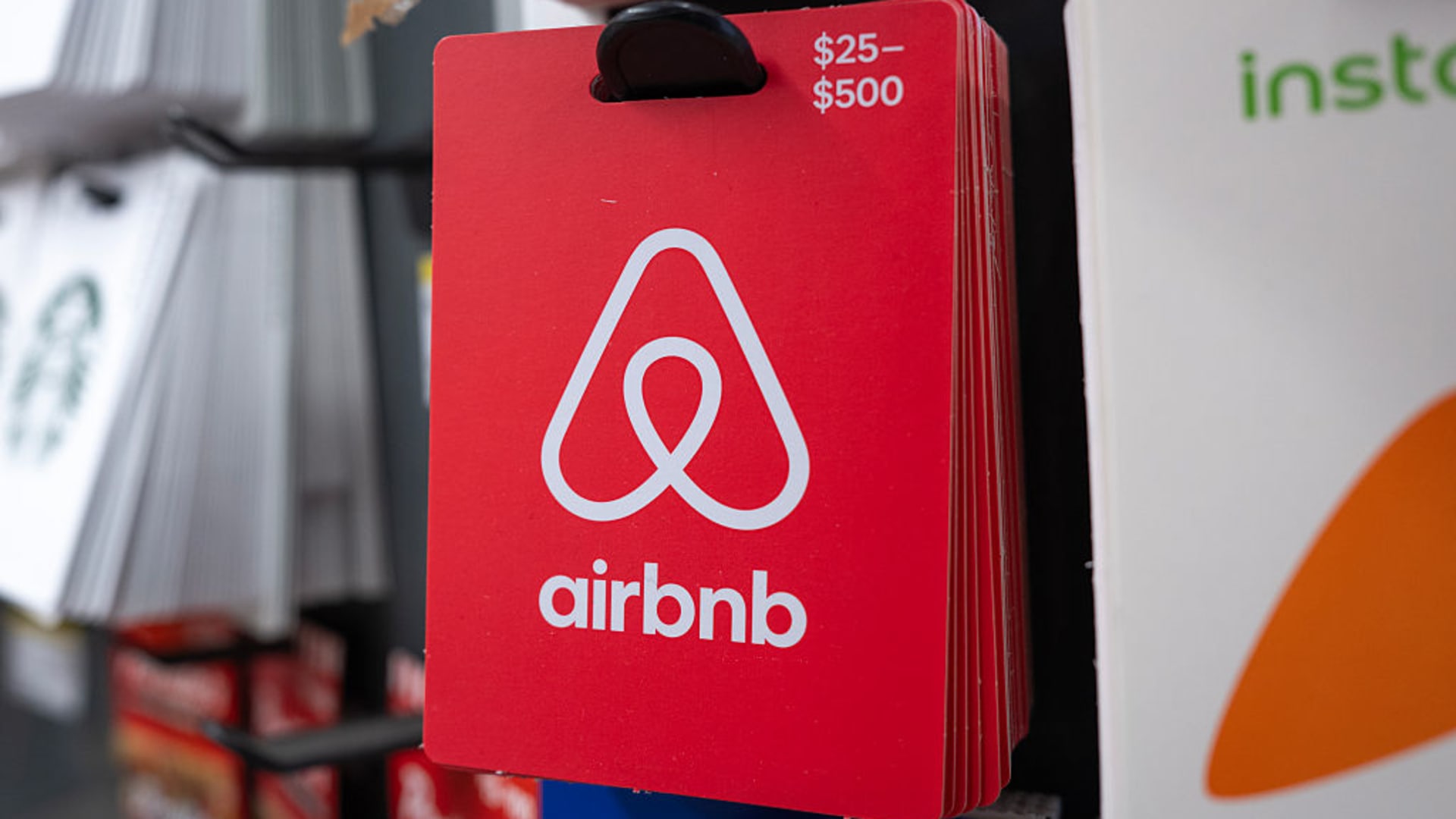 Deutsche Bank upgrades Airbnb on earnings beat and AI momentum