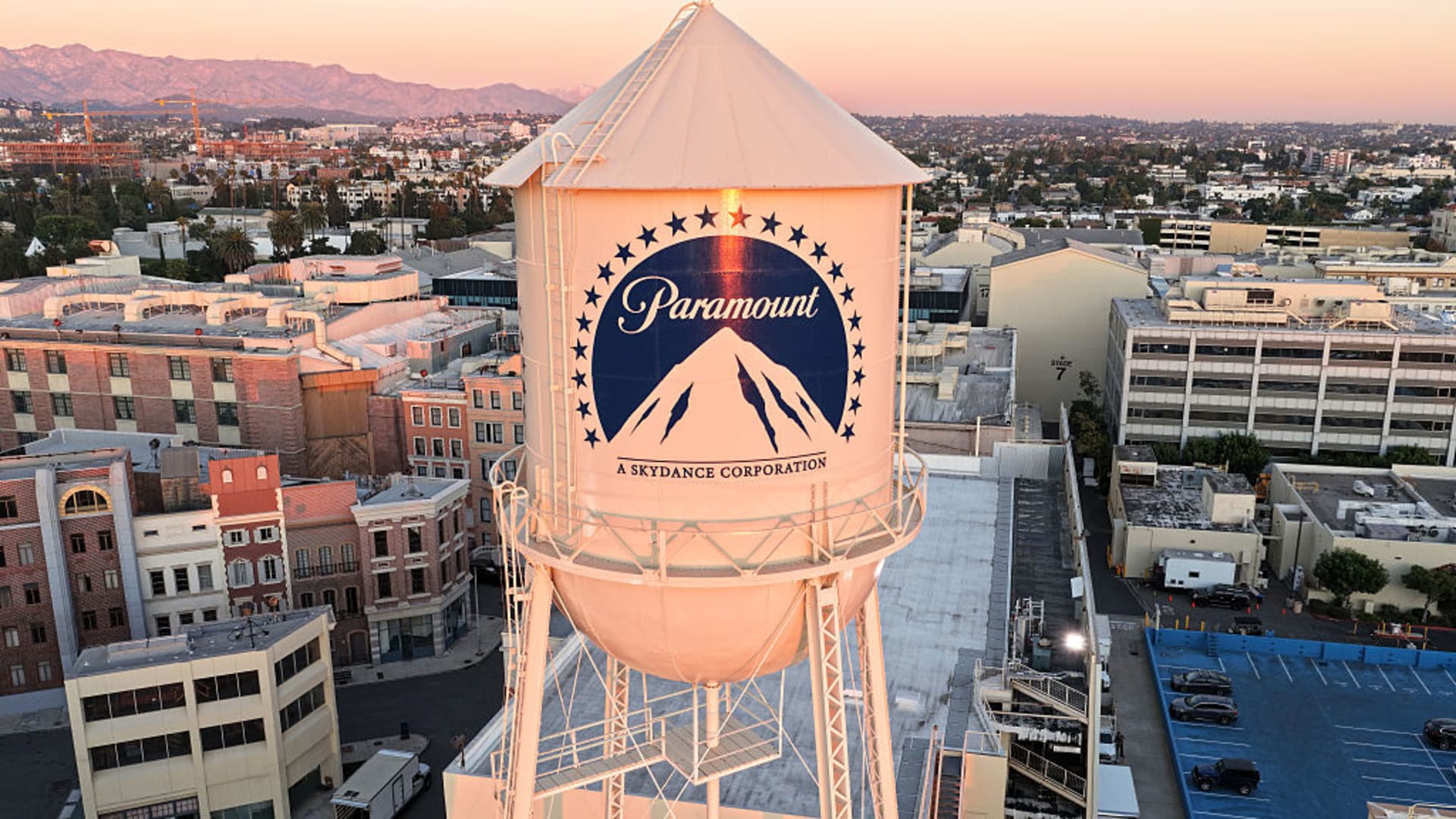 Netflix grants Warner Bros. Discovery 7-day waiver to hold deal talks with Paramount Skydance