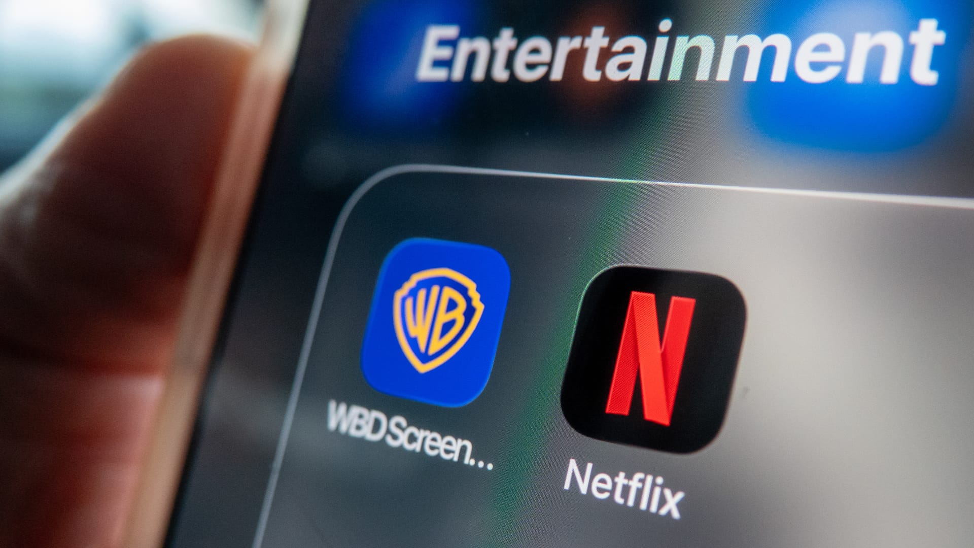 Eleven U.S. states urge DOJ to thoroughly probe Netflix-Warner Bros. deal