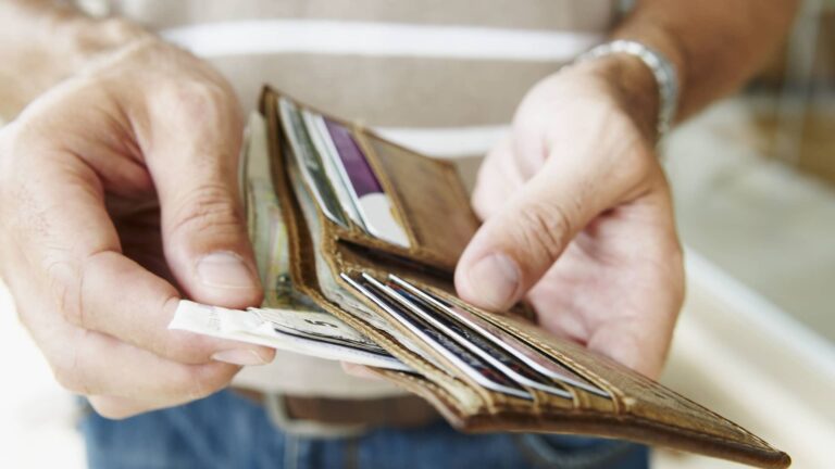 Cash-only weekends can help you spend less. These two banks with one very key feature make it easier