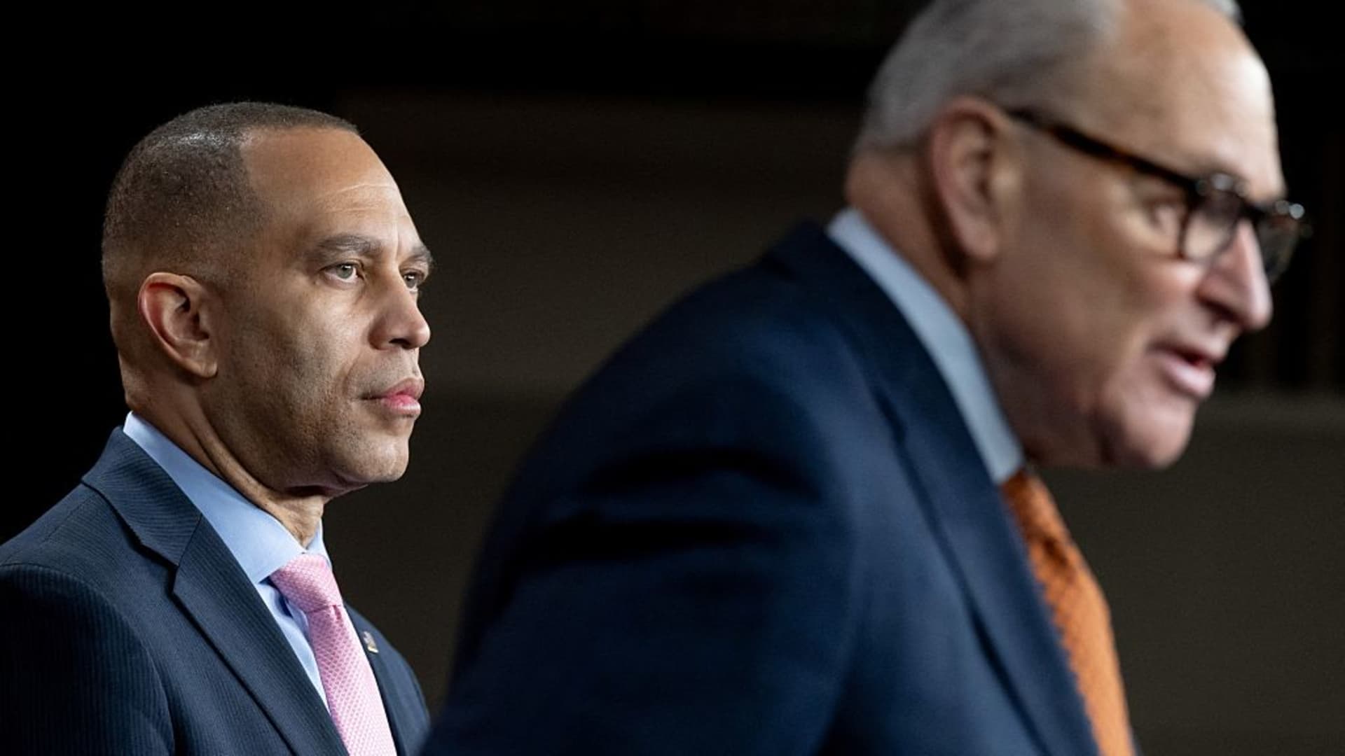 White House gives Democrats new DHS funding offer as partial government shutdown drags on