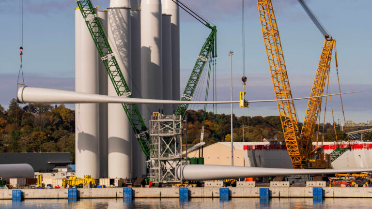 U.S. court again rules an offshore wind project can resume construction