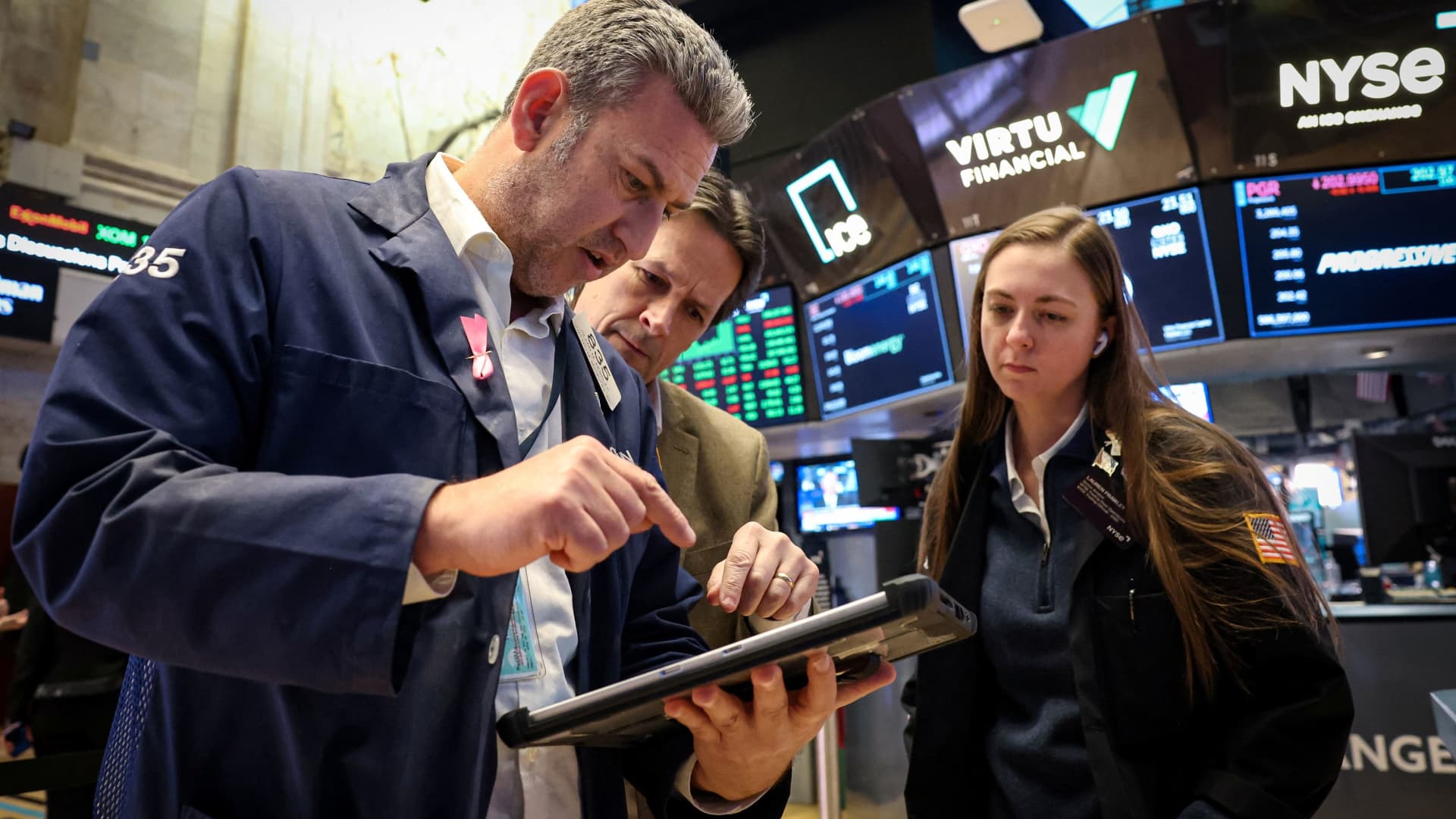 S&P 500 futures are little changed amid lingering tech pressure, weak jobs data: Live updates