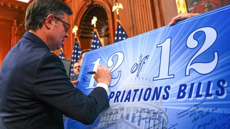 House Republicans move toward reopening U.S. government