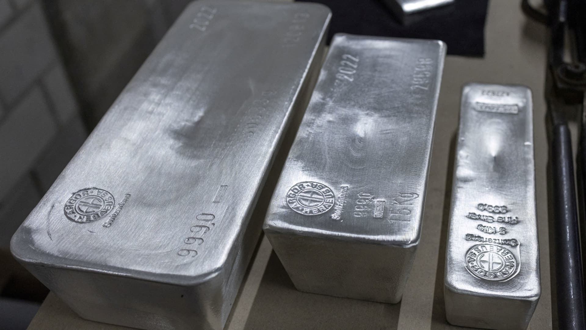 Silver resumes its slide, plunging 13%, after short-lived rebound