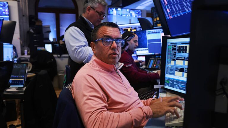 Two ways for U.S. investors to cash in on the weak dollar