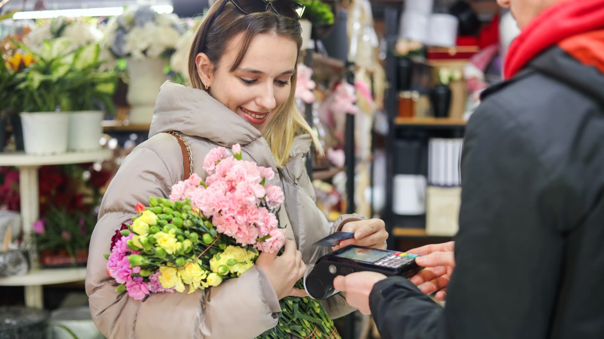 Last-minute Valentine’s Day plans? 3 credit card perks that can help