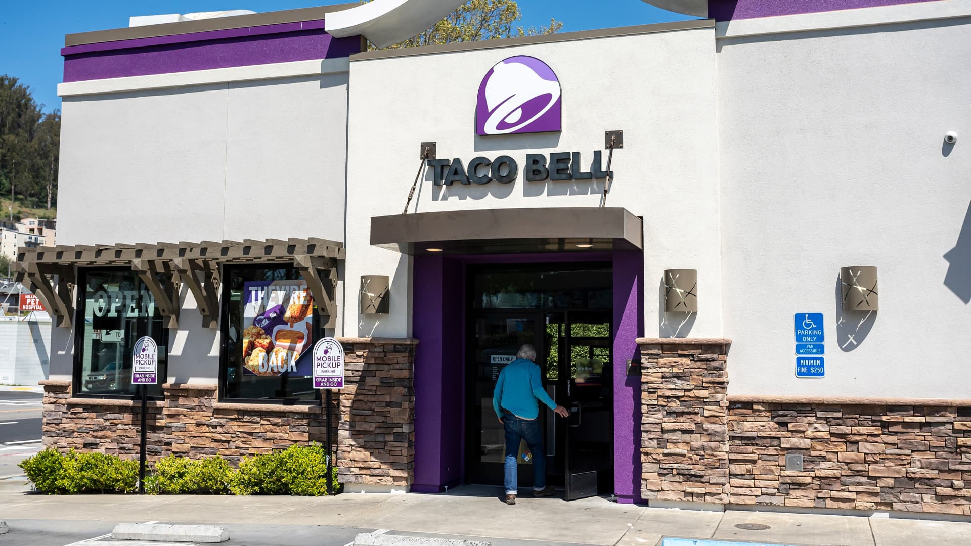Yum Brands post mixed quarter, Taco Bell shines