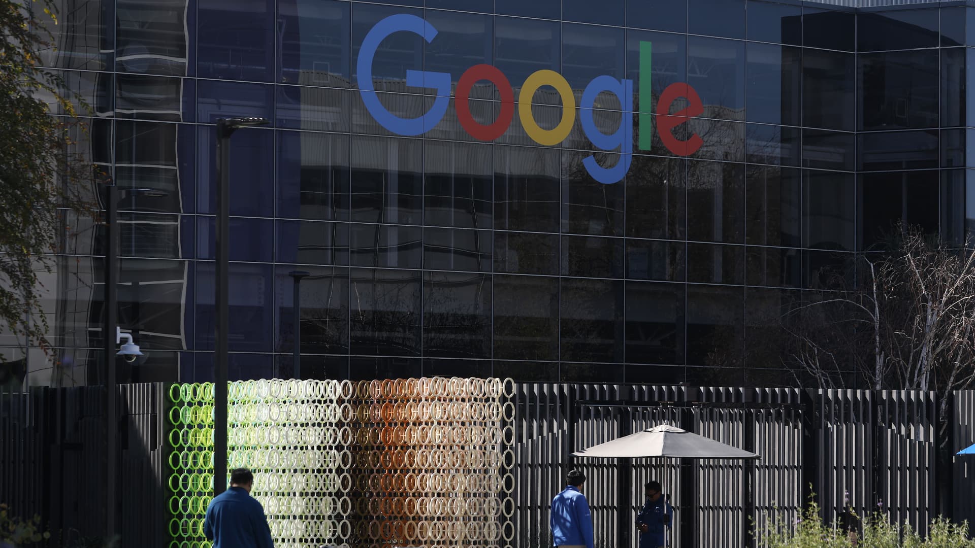 Alphabet is slipping after higher capex guidance and a YouTube ads miss. Here’s why analysts are staying bullish