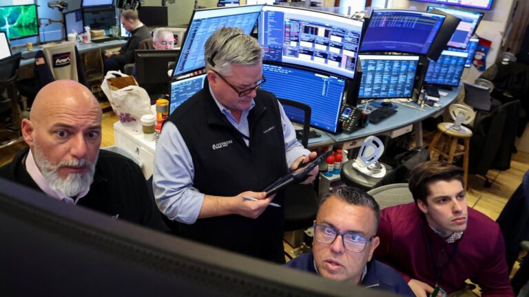 This software ETF is in freefall. How to catch the bottom using charts