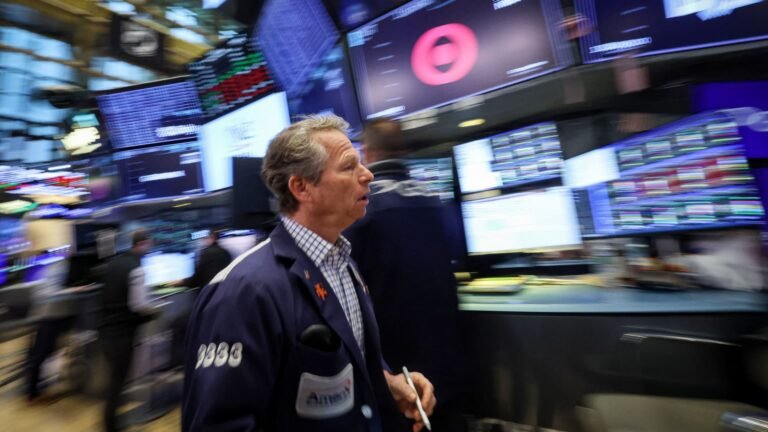 Time for traders to fade this group of stocks that's been on a tear, says Carter Worth